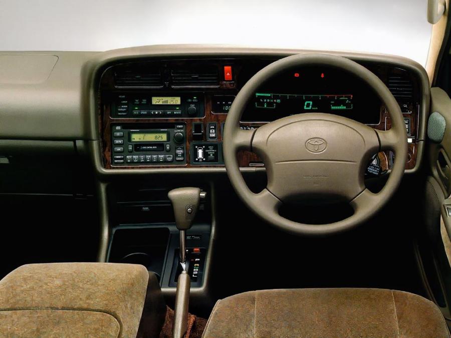  Toyota Hiace 1996 года  (JP) (фото 4 из 6)
